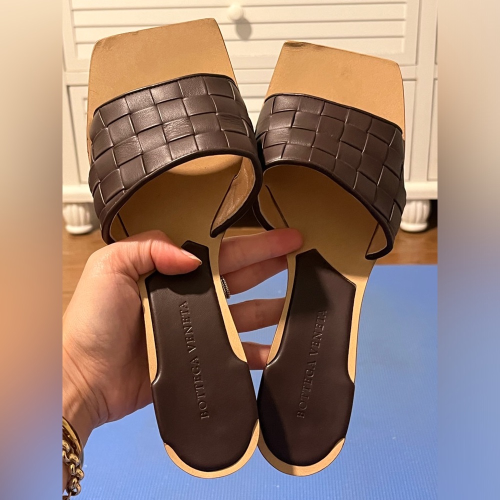 💯 authentic Bottega Veneta chocolate brown mules woven pattern square tow box